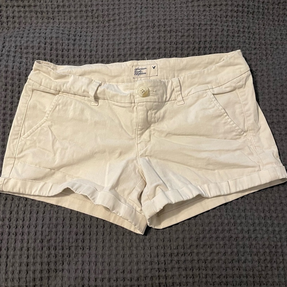 American Eagle khaki shorts size 6